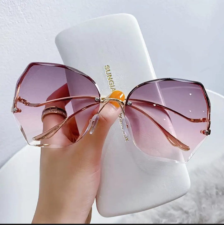 "Shine in Style: Trendy Sunglasses for Women"